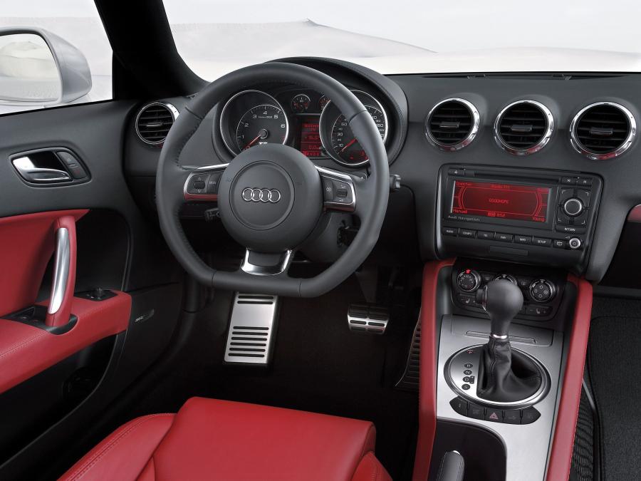 Торпедо Audi TT 3.2 Quattro Coupe (8J) 2006 года  (WW) (фото 3 из 77)
